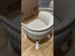 Tufted চামড়া কাঠ রেস্টুরেন্ট চেয়ার প্যাডেড গৃহসজ্জার সামগ্রী H77cm
